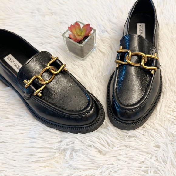 NEW Steve Madden Karmine Black Leather Gold Chain Loafers women sz 5,7.5,8.5,9.5 - Picture 4 of 9